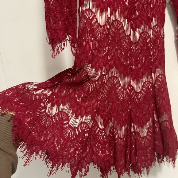 Red lace dress - Picture 7 of 9